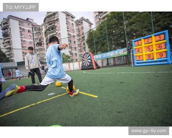 以扫腿舞动作融入足球训练探索身体协调与竞技表现的新融合路径